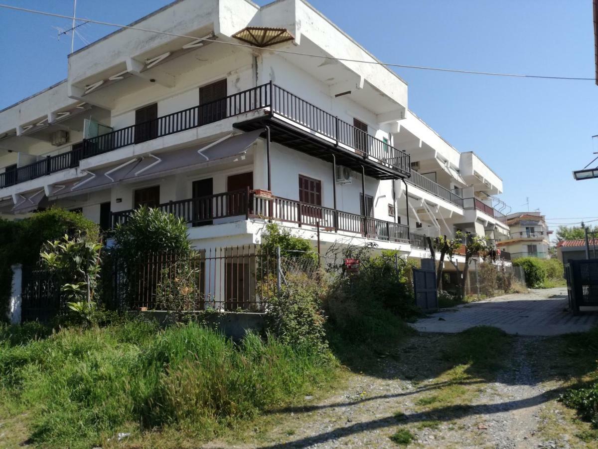 Apartamento Aparts Sunshine Nea Iraklia Exterior foto